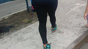 Fat ass ebony in spandex leggings