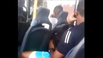 Flagra: batendo punheta no ônibus lotado em Niterói