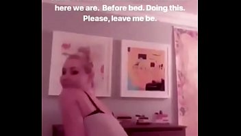 Iggy Azalea strip tease