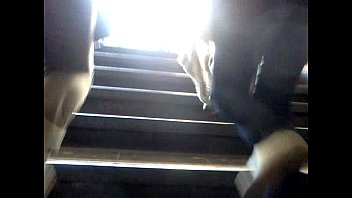 Culazo de madura subiendo escaleras!!// Mature ass in ladders