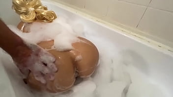 The step son went to his bath and helped to wash. Anal and blowjob